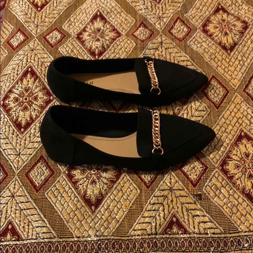 NWOT Elegant Black Suede Loafers with Chain Trim - Picture 5 of 7